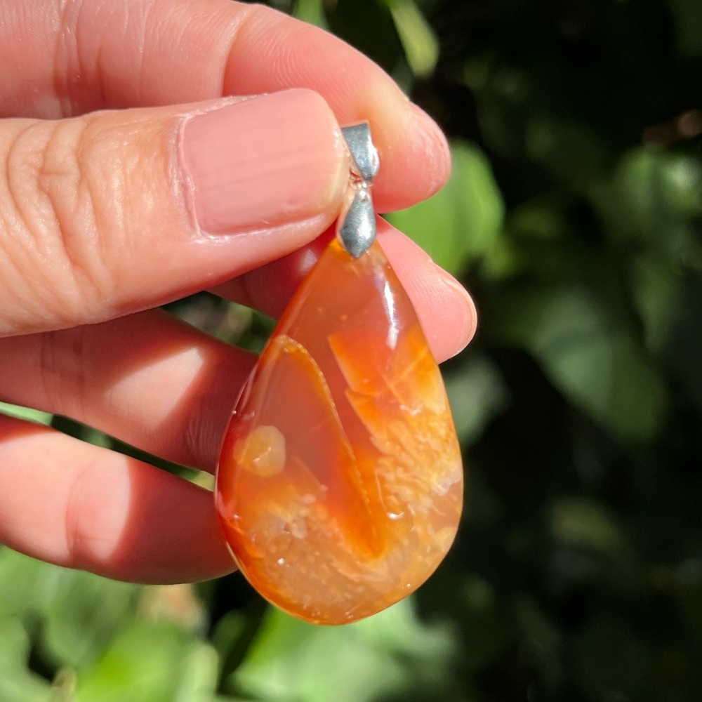 Sterling‎ silver teardrop agate pendant